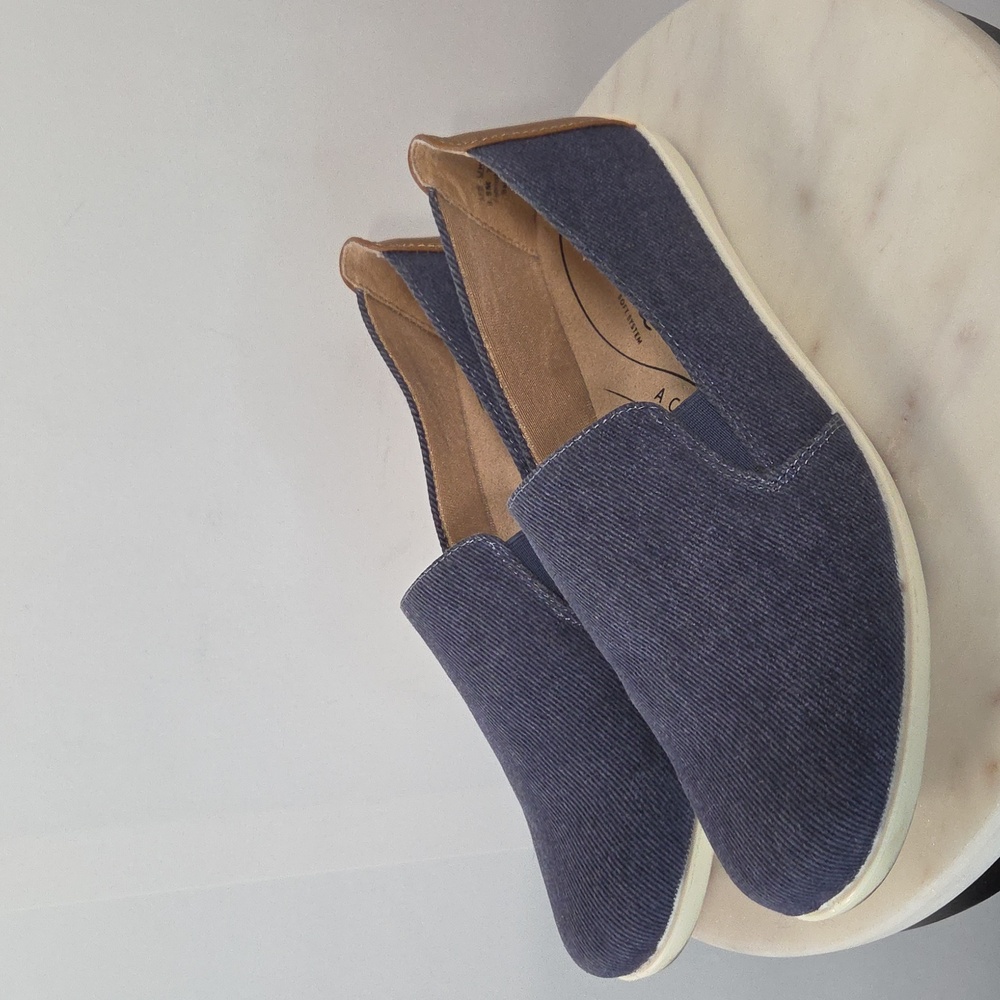 Life Stride Blue and Tan Women's Loafers Size 9.5